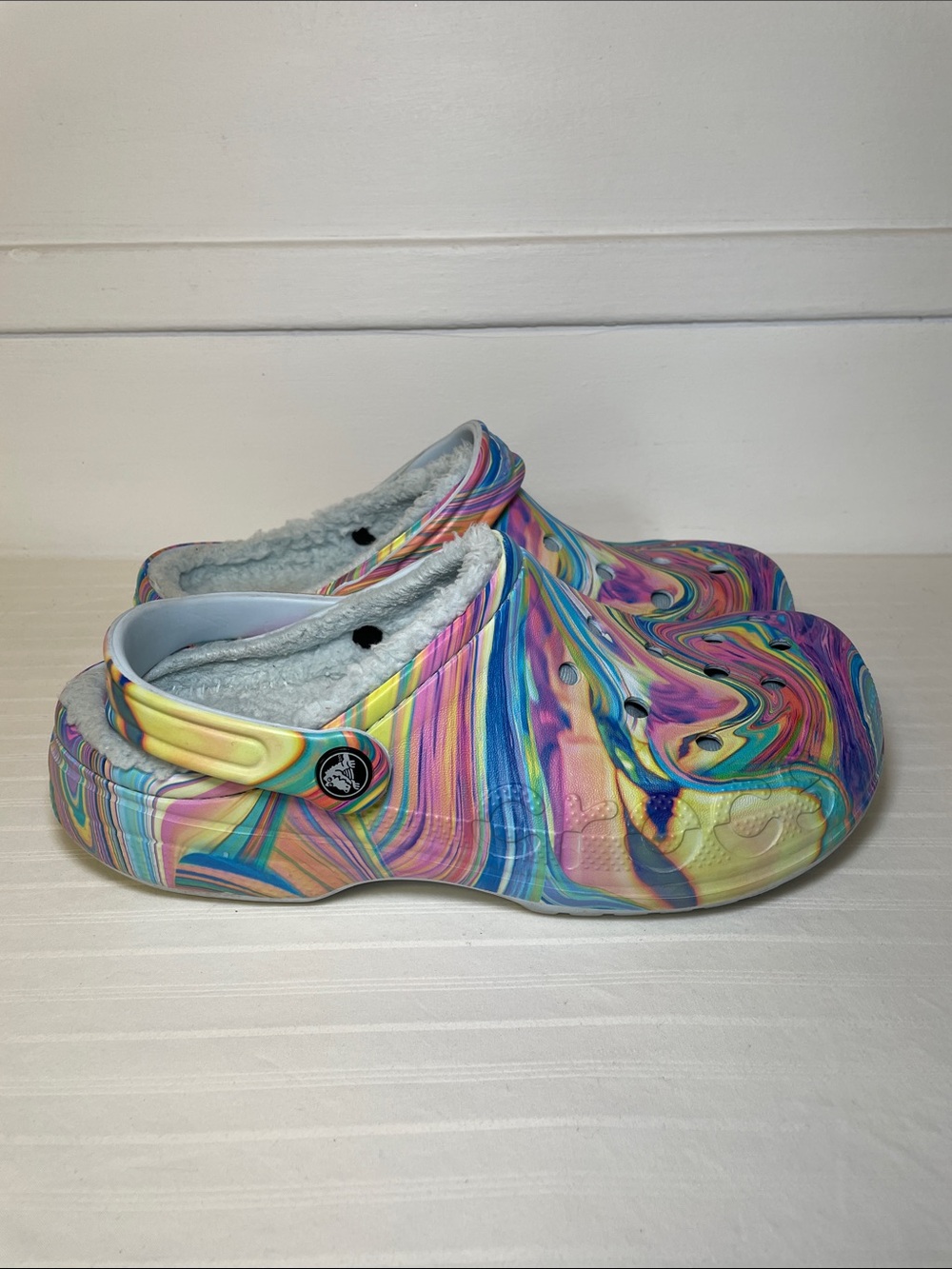 Crocs Unisex Baya Fuzzy Lined Printed Clog Multicolor Swirl women’s size 10
